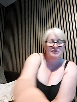 Snapshot of FlirtyFleur-x chatting on 05-06-26, 05:51 FlirtyFleur-x online show from 05-06-26, 05:51