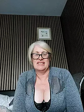 Snapshot of FlirtyFleur-x chatting on 05-07-26, 06:52 FlirtyFleur-x online show from 05-07-26, 06:52