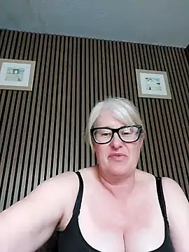 Snapshot of FlirtyFleur-x chatting on 05-18-26, 12:55 FlirtyFleur-x online show from 05-18-26, 12:55