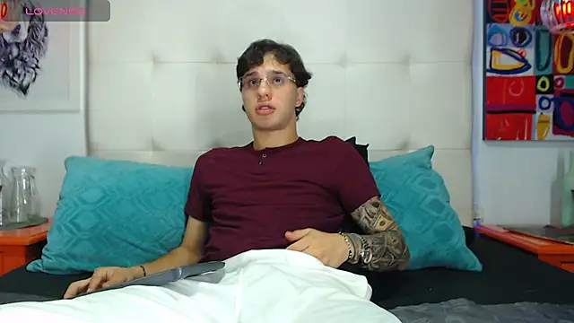 EXCLUSIVE8 online show from 03-25-26, 04:40