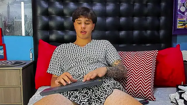 EXCLUSIVE8 online show from 04-06-26, 10:11