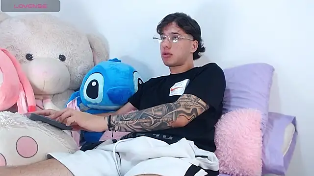 EXCLUSIVE8 online show from 05-26-26, 10:39