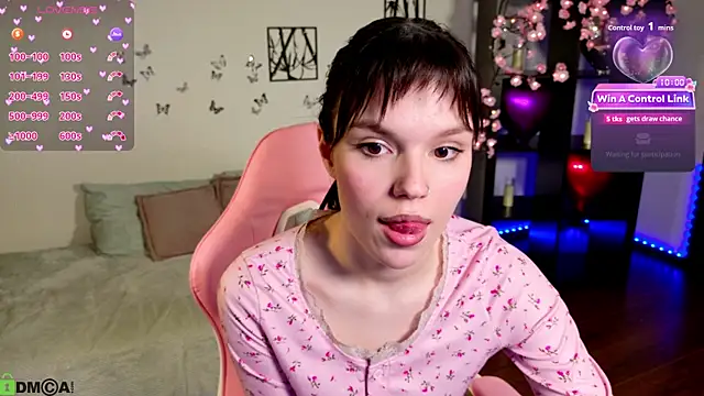 Snapshot of JanetCensley chatting on 04-22-26, 09:11 JanetCensley online show from 04-22-26, 09:11
