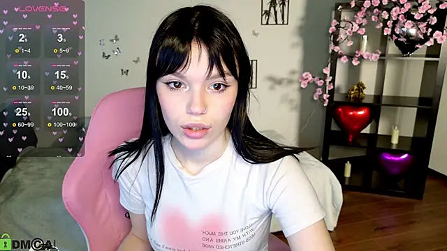 Snapshot of JanetCensley chatting on 05-17-26, 09:38 JanetCensley online show from 05-17-26, 09:38