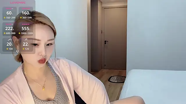 Snapshot of xiaolu-686 chatting on 05-06-26, 02:55 xiaolu-686 online show from 05-06-26, 02:55
