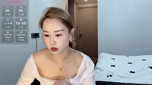 Snapshot of xiaolu-686 chatting on 05-07-26, 03:17 xiaolu-686 online show from 05-07-26, 03:17