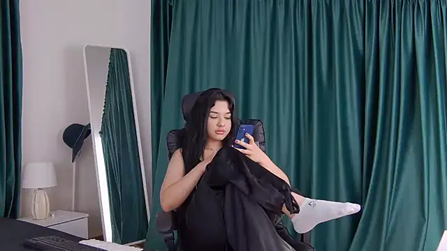 Snapshot of MissNaomiBelle chatting on 06-20-26, 06:54 MissNaomiBelle online show from 06-20-26, 06:54