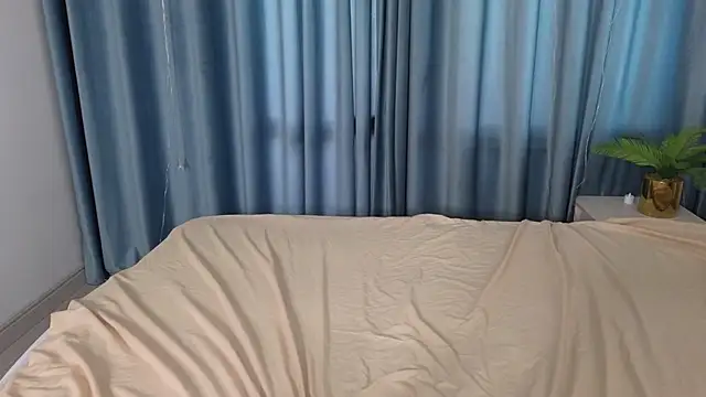 MollySally online show from 05-06-26, 04:08