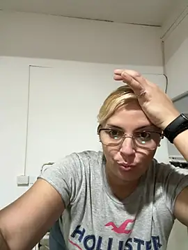 Snapshot of romi13 chatting on 07-25-26, 02:20 romi13 online show from 07-25-26, 02:20
