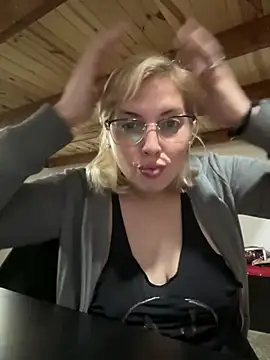 Snapshot of romi13 chatting on 08-09-26, 03:23 romi13 online show from 08-09-26, 03:23