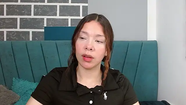 Snapshot of Sweet_kitty_05 chatting on 05-04-26, 01:45 Sweet kitty 05 online show from 05-04-26, 01:45