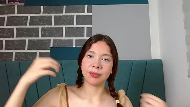 Snapshot of Sweet_kitty_05 chatting on 05-16-26, 11:36 Sweet kitty 05 online show from 05-16-26, 11:36