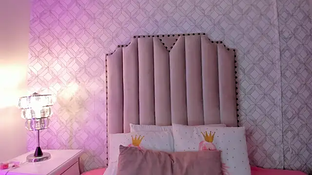 mika doll online show from 03-29-26, 03:17