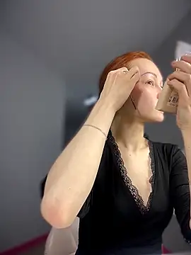 SadieSink  online show from 03-22-26, 07:45