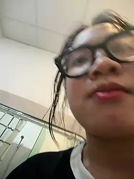 Leeeeiu online show from 06-27-26, 04:23