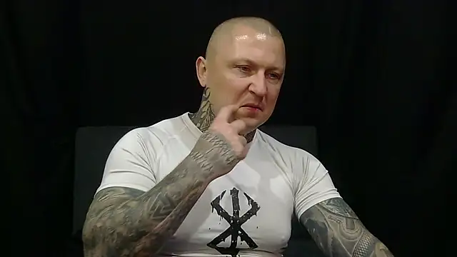 Snapshot of devilWithTats chatting on 05-25-26, 07:25 devilWithTats online show from 05-25-26, 07:25