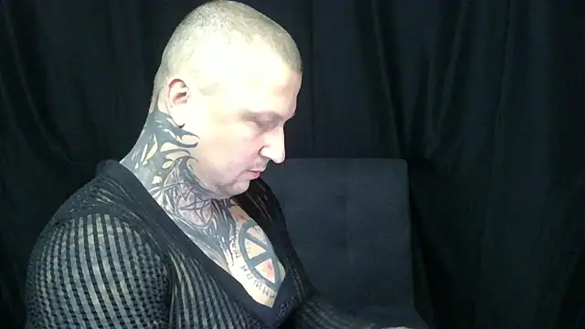 Snapshot of devilWithTats chatting on 05-31-26, 07:15 devilWithTats online show from 05-31-26, 07:15
