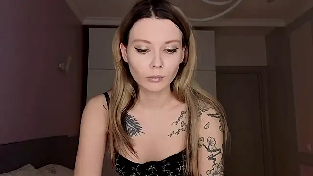 Snapshot of AliceTease chatting on 03-20-26, 10:31 AliceTease online show from 03-20-26, 10:31