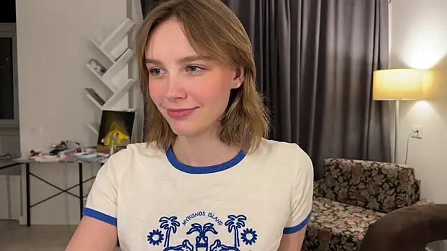 Snapshot of Lolatatee chatting on 05-17-26, 05:20 Lolatatee online show from 05-17-26, 05:20
