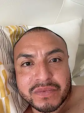 Snapshot of alexandeerr1986 chatting on 06-27-26, 12:33 alexandeerr1986 online show from 06-27-26, 12:33