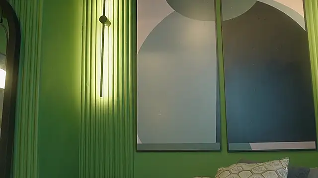 Mia and Belmonth online show from 04-20-26, 07:04