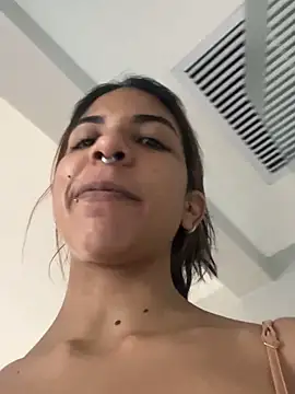 Snapshot of VioletaHills_ chatting on 04-22-26, 12:07 VioletaHills online show from 04-22-26, 12:07
