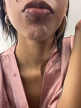 Snapshot of VioletaHills_ chatting on 07-17-26, 12:34 VioletaHills online show from 07-17-26, 12:34