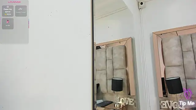 Titan Moreno  online show from 03-25-26, 12:00