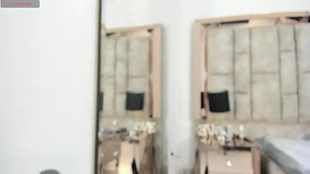 Titan Moreno  online show from 04-11-26, 12:09