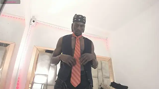 Titan Moreno  online show from 04-16-26, 12:28