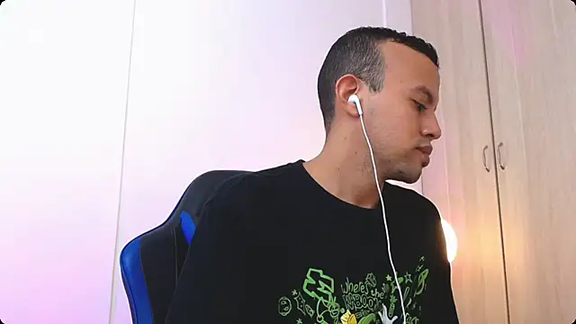 Snapshot of Damian_Wish chatting on 03-11-26, 07:42 Damian Wish online show from 03-11-26, 07:42