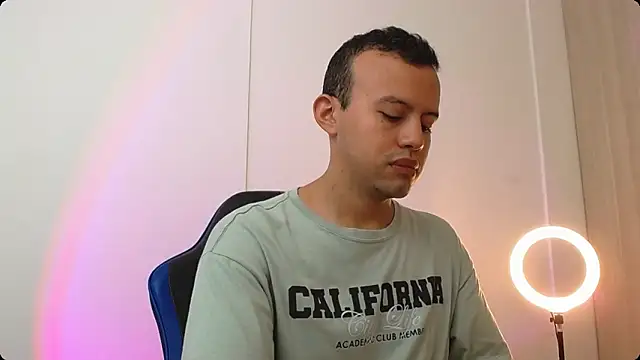 Snapshot of Damian_Wish chatting on 03-19-26, 10:08 Damian Wish online show from 03-19-26, 10:08