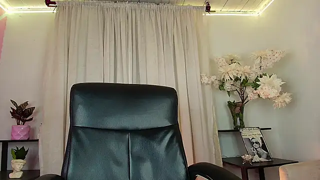 Snapshot of Andrejoness chatting on 07-23-26, 01:58 Andrejoness online show from 07-23-26, 01:58
