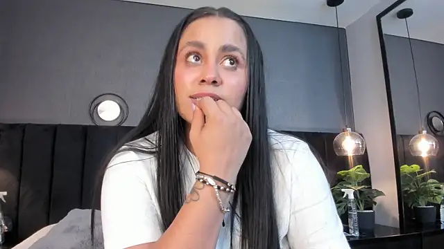 alejandra  garcia online show from 06-07-26, 02:37