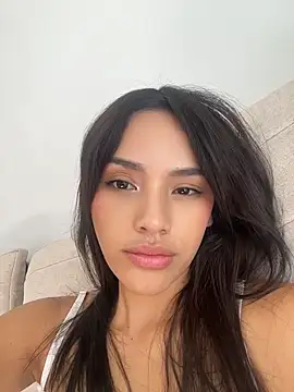 Mia-villalobos online show from 06-11-26, 02:04