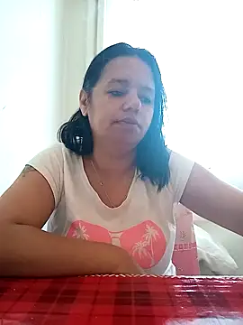 Snapshot of roxana_e43 chatting on 04-16-26, 04:24 roxana e43 online show from 04-16-26, 04:24
