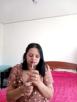 Snapshot of roxana_e43 chatting on 04-20-26, 11:57 roxana e43 online show from 04-20-26, 11:57