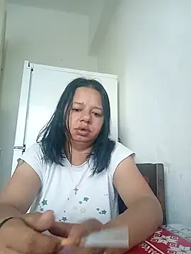 Snapshot of roxana_e43 chatting on 05-29-26, 03:15 roxana e43 online show from 05-29-26, 03:15