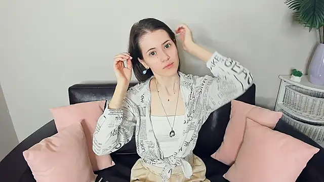 OdiIiaChavarria online show from 03-06-26, 06:43