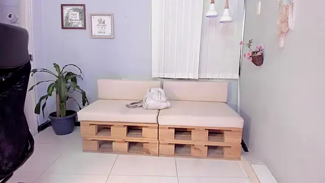 Nahomy Collins  online show from 03-26-26, 07:52