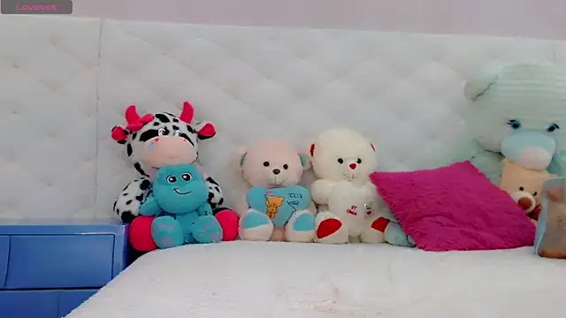 Snapshot of catriona_queen16 chatting on 05-10-26, 04:06 catriona queen16 online show from 05-10-26, 04:06