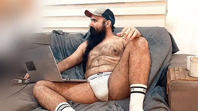 Snapshot of Barba_Negra_Fumador chatting on 06-25-26, 04:23 Barba Negra Fumador online show from 06-25-26, 04:23