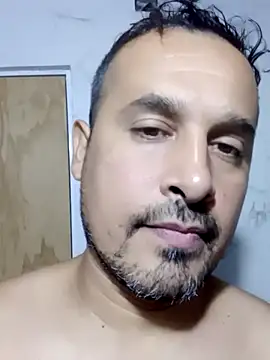 Ezehombre online show from 04-15-26, 05:42