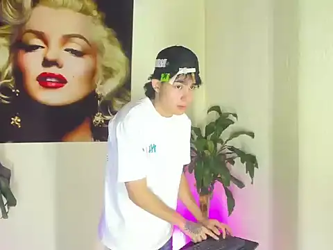 monky 0002 online show from 06-18-26, 07:29