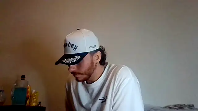 Snapshot of TallHungandCloudy69 chatting on 04-01-26, 01:41 TallHungandCloudy69 online show from 04-01-26, 01:41