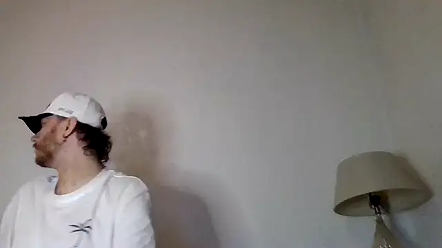 Snapshot of TallHungandCloudy69 chatting on 04-04-26, 04:22 TallHungandCloudy69 online show from 04-04-26, 04:22