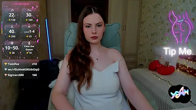 Snapshot of LoraTempt chatting on 06-04-26, 04:13 LoraTempt online show from 06-04-26, 04:13