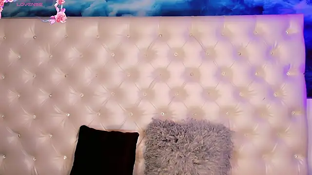 Valentiina Foxx online show from 06-24-26, 10:14