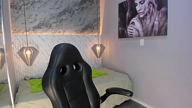 Esmeralda  18 online show from 04-21-26, 07:50