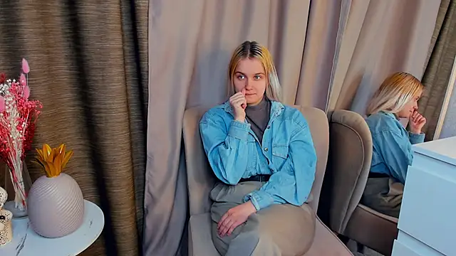 AveIinaStromain online show from 03-05-26, 12:56